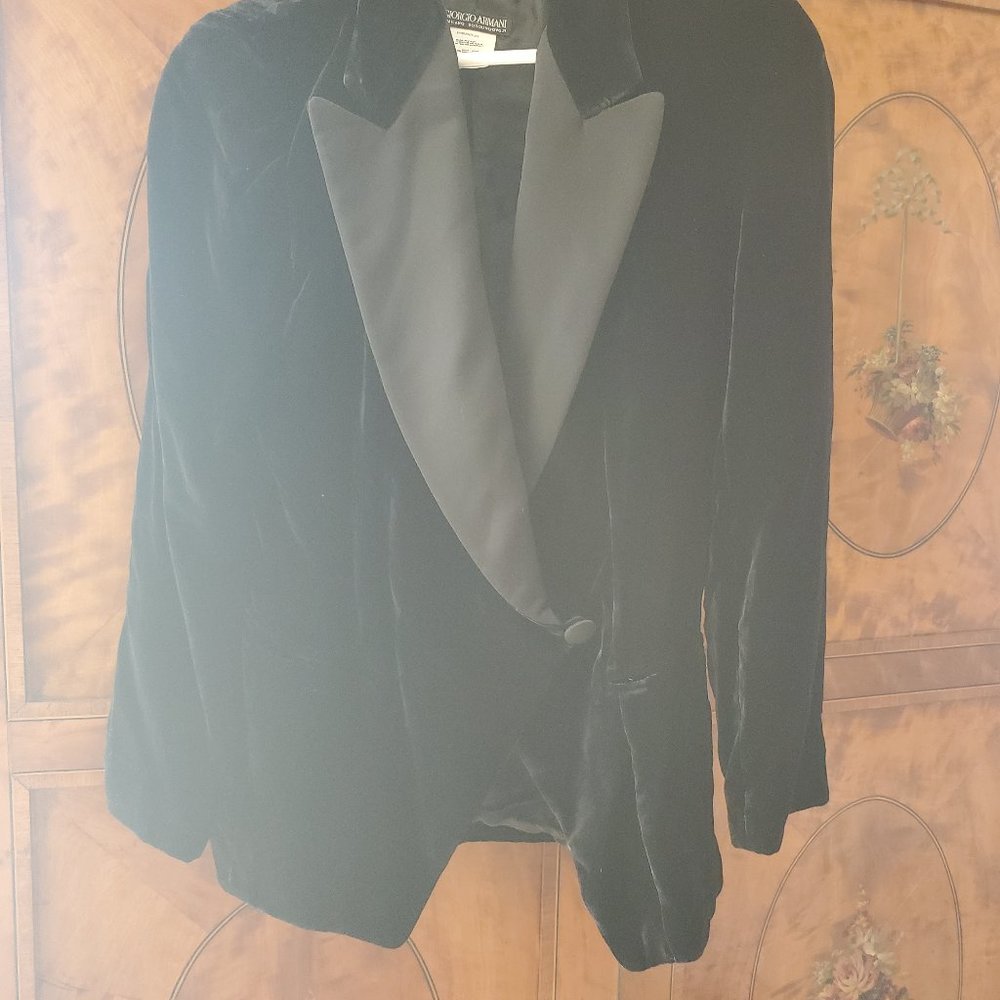 women's size 6 (40) Giorgio Armani black velvet jacket